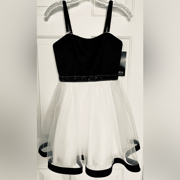 LEXIE BY MON CHERI Black and white dress formal girls size 12